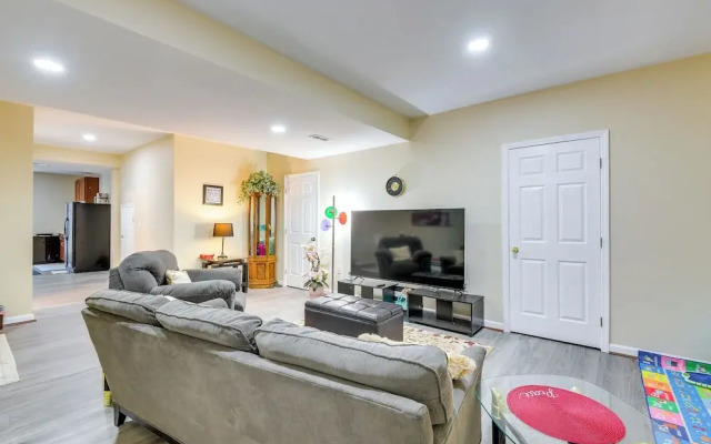 Pets Welcome! Cozy Family Apartment in Sterling