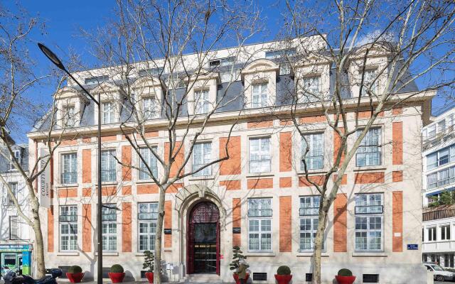 Отель Courtyard by Marriott Paris Boulogne вид на фасад