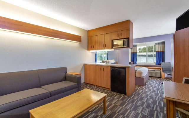 Microtel Inn & Suites by Wyndham Lillington / Campbell Univ
