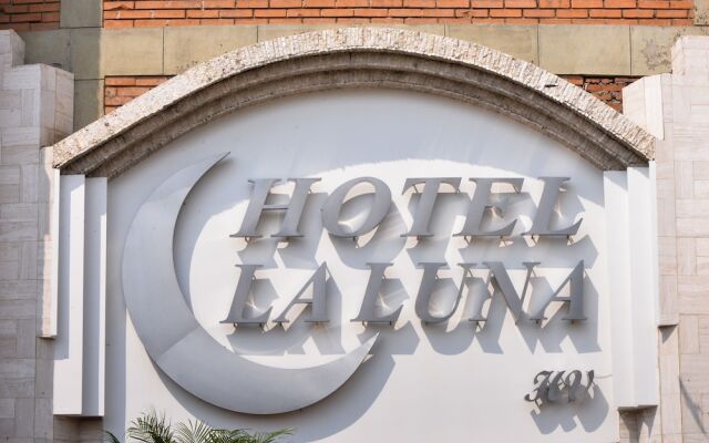 Hotel La Luna вид на фасад
