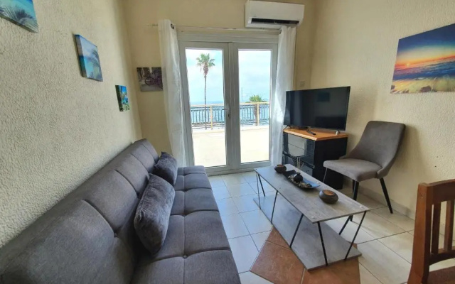 Poseidon 51 - Beachfront Two Bedroom Apartment