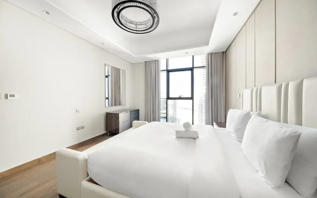 Modern 1BR With Stunning Views in Business Bay