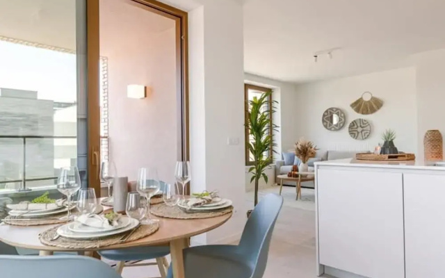 Stylish Apartment With Terrace Near the Beach