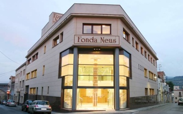 Hotel Fonda Neus вид на фасад