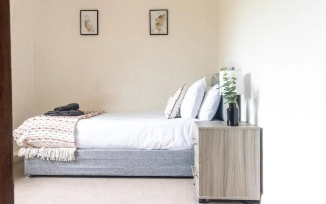 Adrian House, Near Hospital, Easy Parking + Garden
