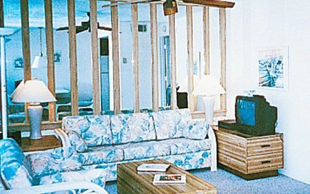 Surfrider Beach Club
