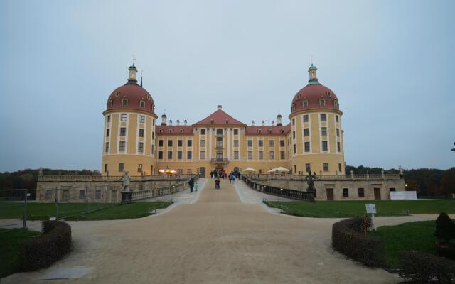 Отель Indigo Dresden - Wettiner Platz Германия, Дрезден - отзывы, цены и фото номеров - забронировать отель Indigo Dresden - Wettiner Platz онлайн вид на фасад