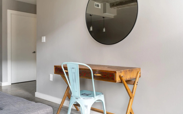 Austin Irresistible 1BD 1BA Downtown Apartment