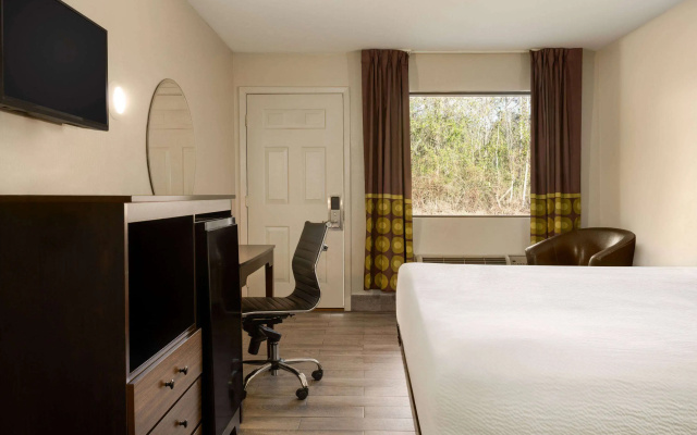 Super 8 by Wyndham Ocean Springs Biloxi