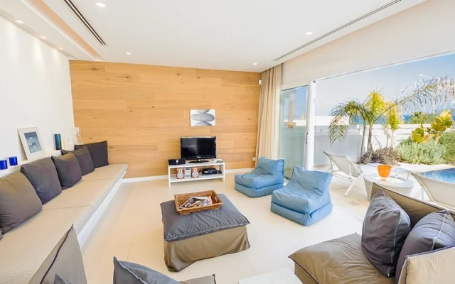 Rent Private Villa 100
