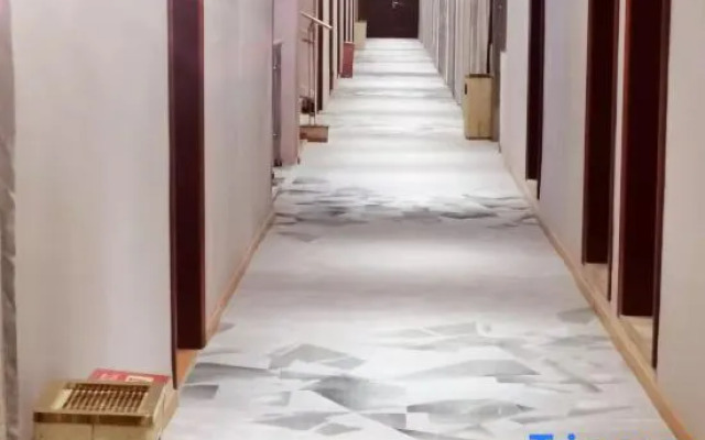 Yuanjia Hotel (Moon River)