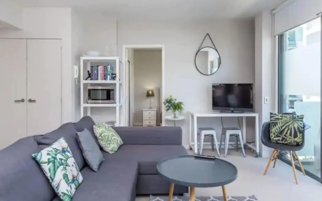 Wynyard Viaduct Harbour 2BR+Parking: Zodiak Stays