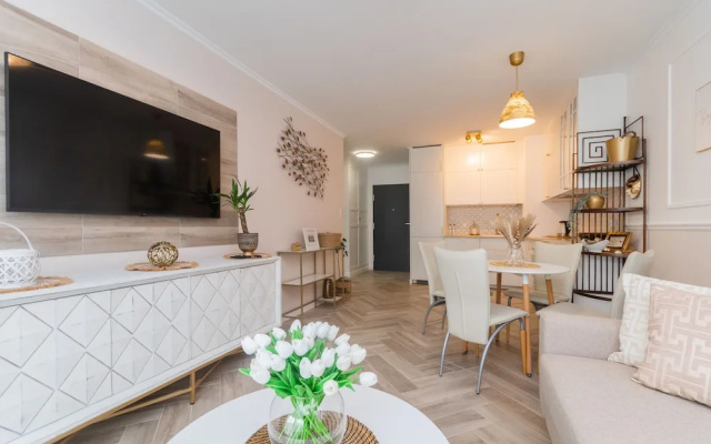 Golden Azzure by Grand Apartments