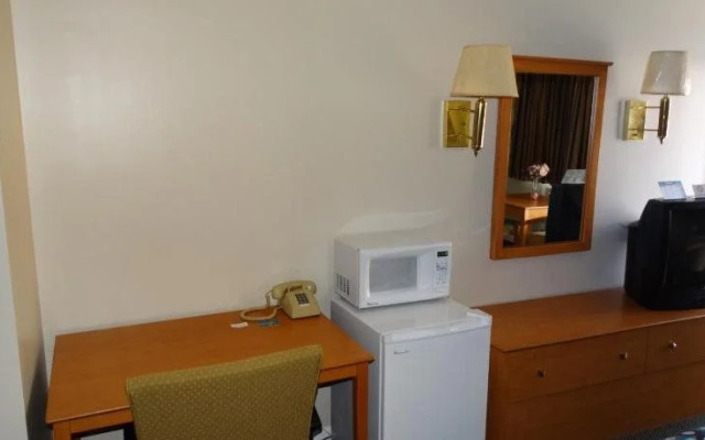 Colony Motel