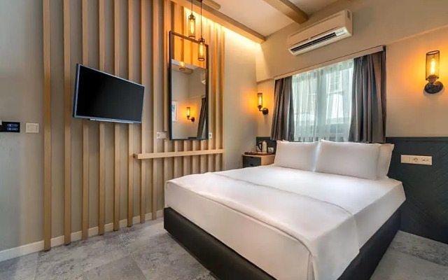 Isola 12 Hotel
