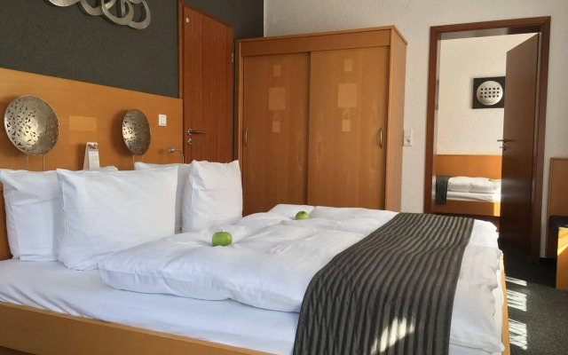 Hotel H.E.Y.M.A.N.N.