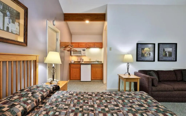 Cedarbrook Queen Studio 207