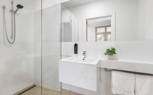 Simpson Street Apartments by Urban Rest