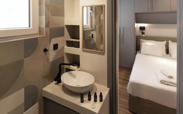 Well-designed apartment by the Acropolis