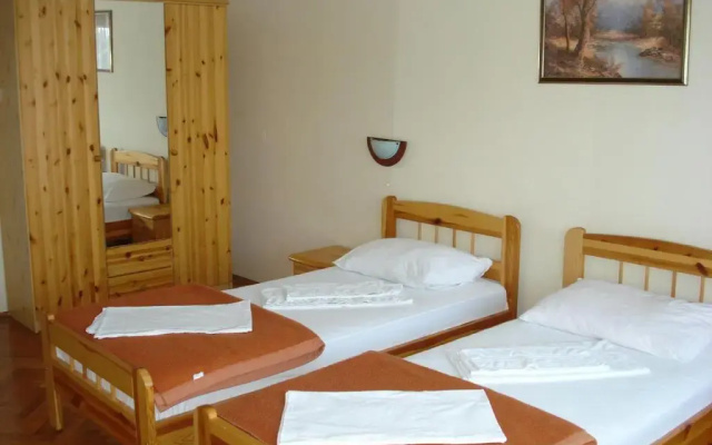 Rooms Bijela Ruža