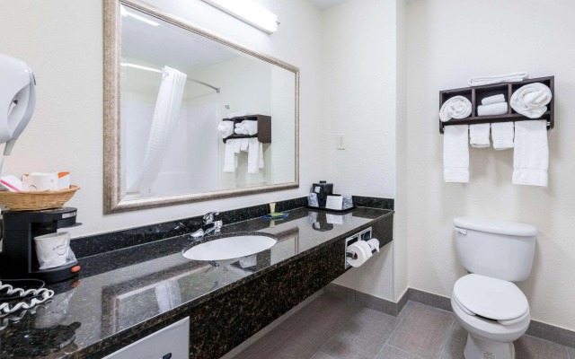 Clarion Pointe Madison Huntsville