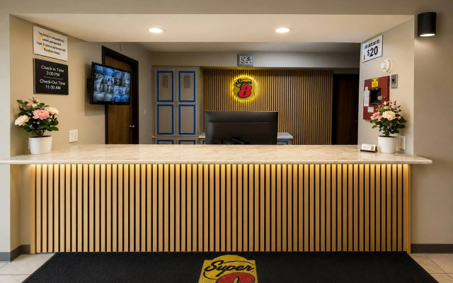 Super 8 by Wyndham Warrenton