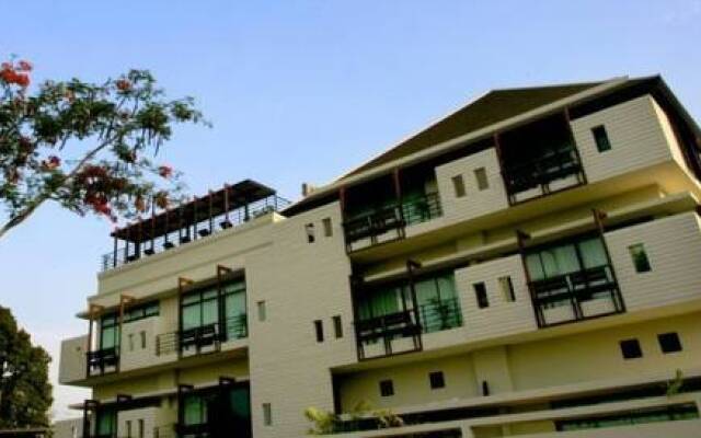 Отель Luxe Residence Паттайя вид на фасад