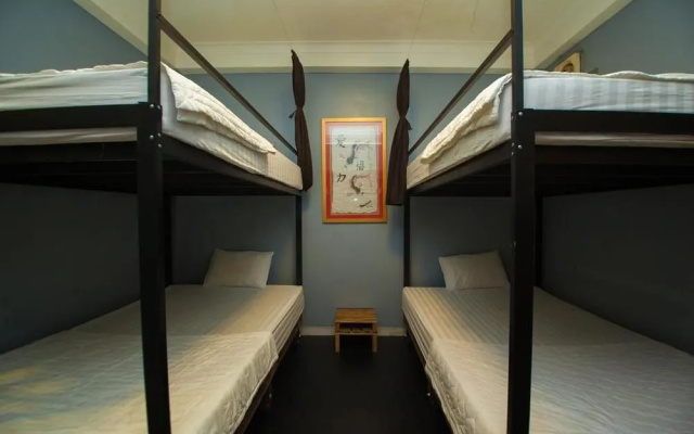 Full Moon - Hostel