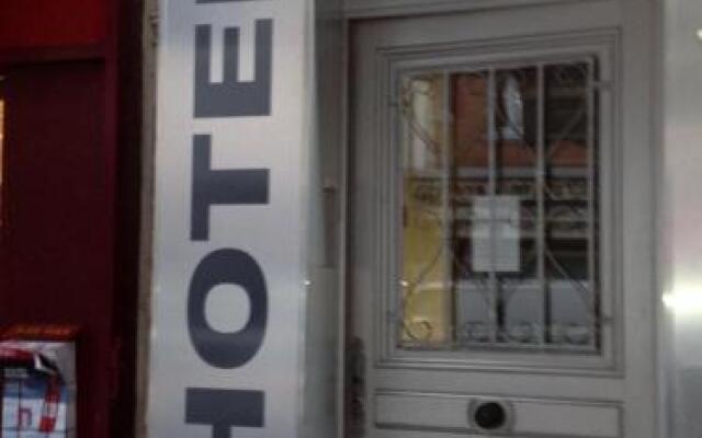 Hotel du Centre Париж вид на фасад