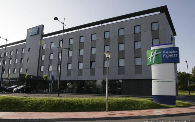 Отель Holiday Inn Express Bilbao Испания, Дерио - отзывы, цены и фото номеров - забронировать отель Holiday Inn Express Bilbao онлайн вид на фасад