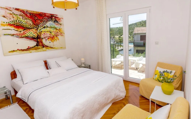 House Suncani Dvori
