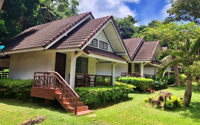 Lanta​ Village​ Resort