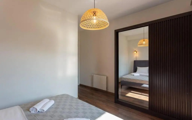 Stylish 2 BR Apartment on Chavchavadze Avenue