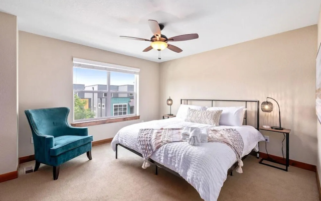 Spectacular Townhome Near Breweries and River District!