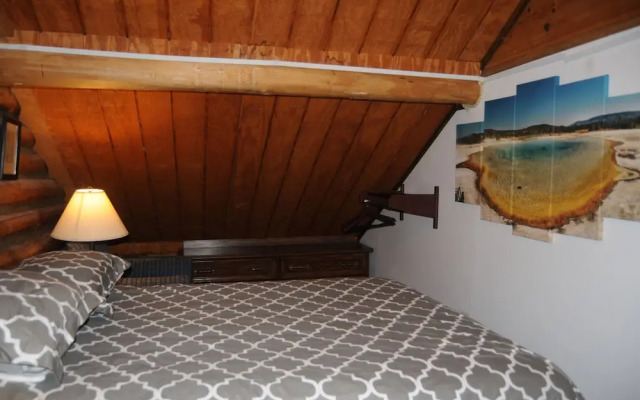 Yellowstone Motel - Adults Only