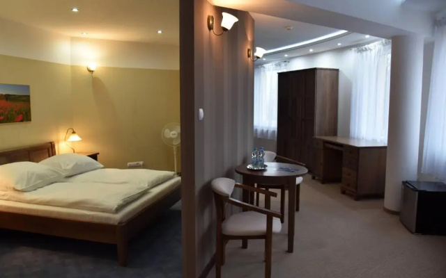 Kompleks Hotelowy Logos