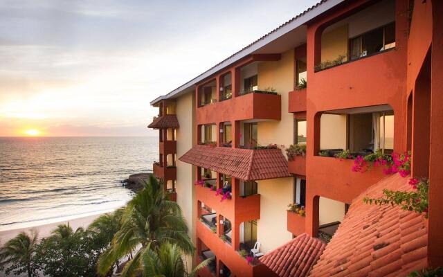 Luna Palace Hotel and Suites вид на фасад
