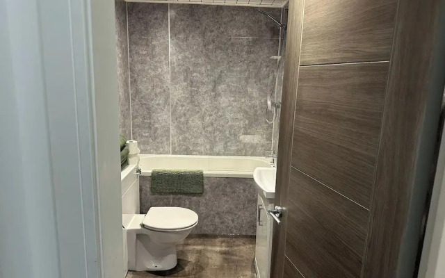 Central 3-bed Seaside Apartment - Sleeps 5