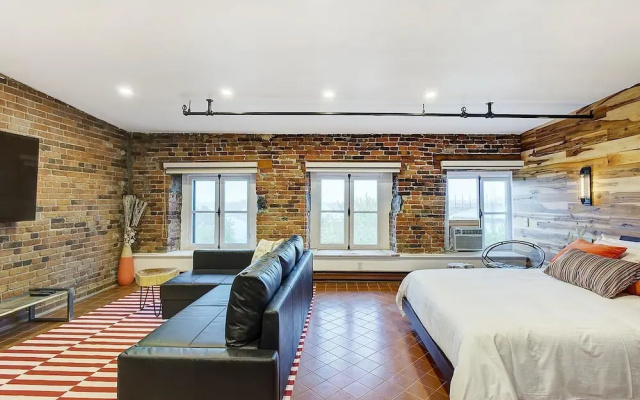 Charming Apartment on St-Paul street by Hometrotting
