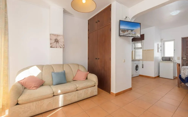 Oceanview Apart A By Sequeira