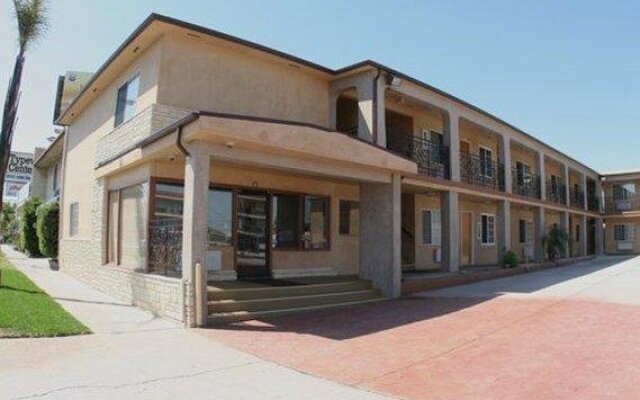 Отель Rodeway Inn & Suites Pacific Coast Highway США, Лос-Анджелес - отзывы, цены и фото номеров - забронировать отель Rodeway Inn & Suites Pacific Coast Highway онлайн вид на фасад