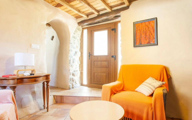 Traditional Apartment in Ribeira Sacra with Garden
