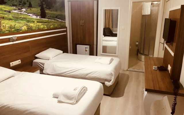 Akyuz Rooming House