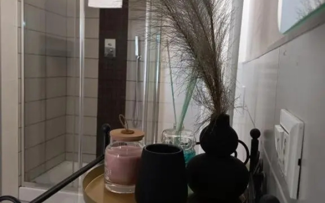 Room 28