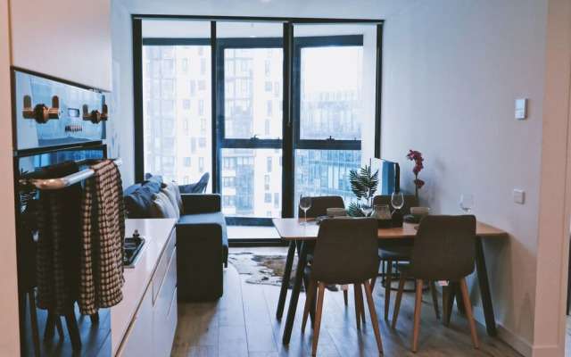 HFN Crown Shadow Play Apartment