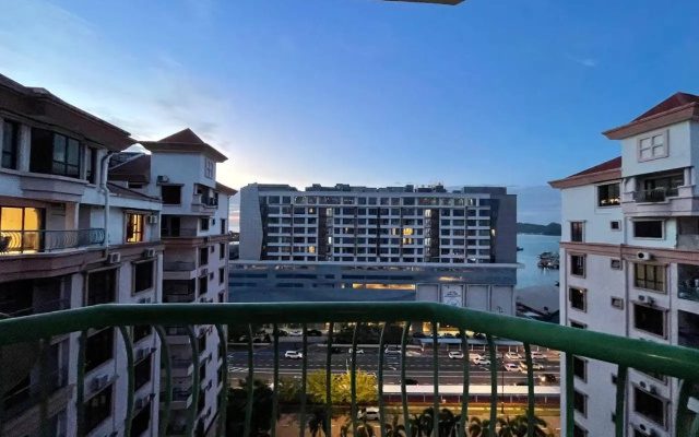 PENTHOUSE MARINA COURT VACATION HOME 4 BEDROOMS KOTA KINABALU 14pax