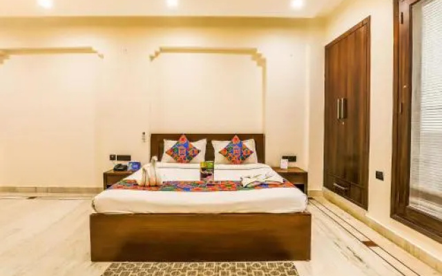OYO 7785 Noida Castle