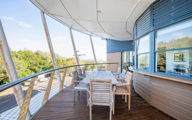 SALTWATER 1 - PENTHOUSE APARTMENT with OCEAN VIEWS