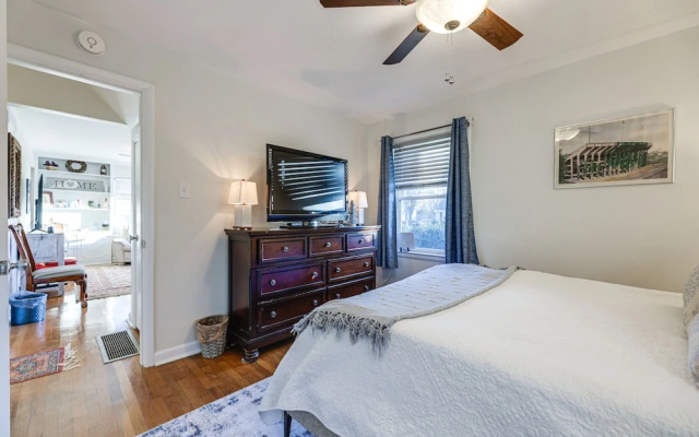 Lovely Lexington Home: 4 Mi to Downtown!