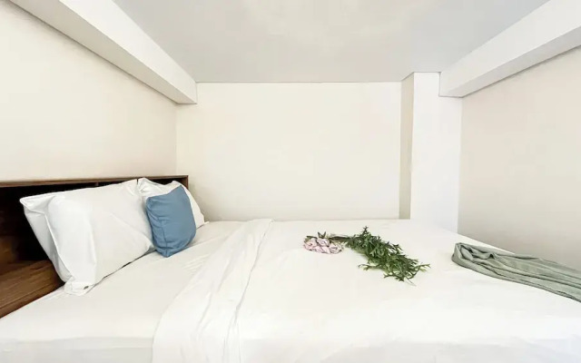 Quiet And Strategic Studio Loft At Apple 1 Condovilla Apartment
